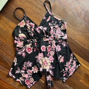 🌟2/$14🌟 y2k digit@l clothing floral asymmetrical tie-back blouse